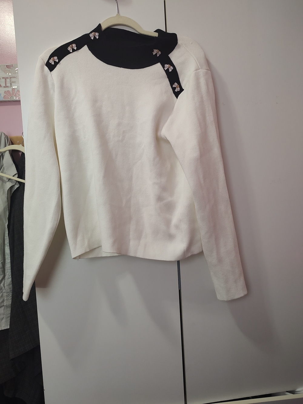 Women’s White Long-Sleeve Sweater with Black Accent Size XL